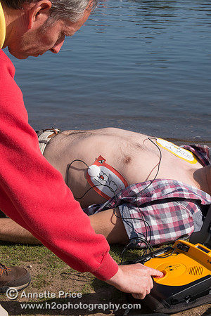 First aid outdoors - using a defibrillator