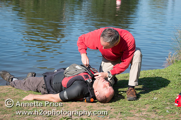 STEP-BY-STEP - using a defibrillator