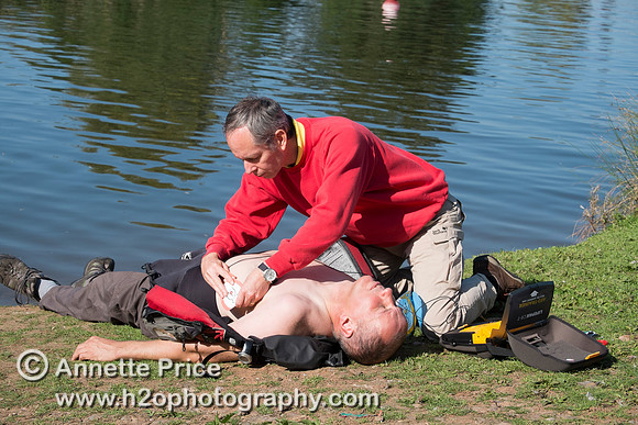 STEP-BY-STEP - using a defibrillator