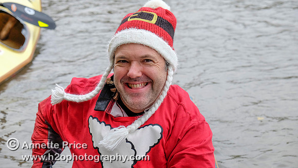 Craig Garlington ready for Christmas festivities paddling to the Ship Pub in Mortlake