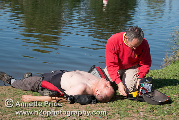 STEP-BY-STEP - using a defibrillator