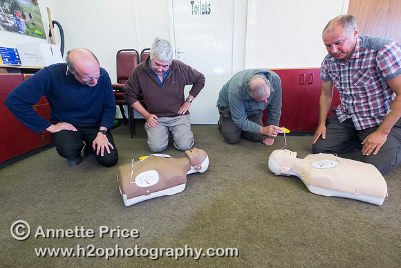 Classroom first aid - using defibrillators