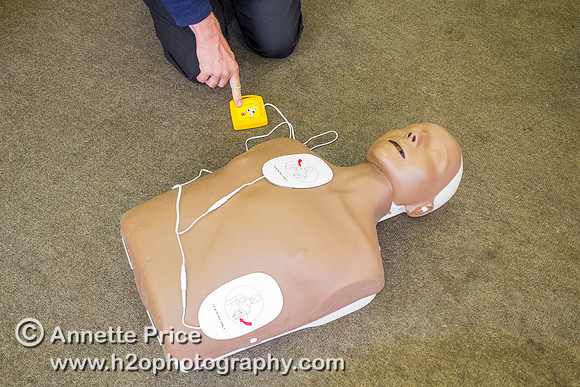 Classroom first aid - using defibrillators
