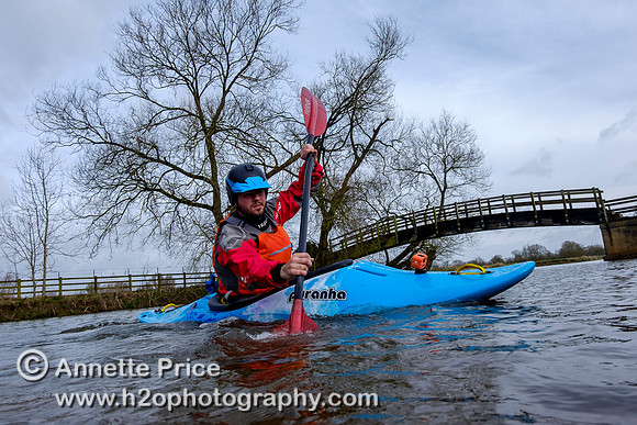 Paddler Mark Villa Vercella on the River Thames at Lechlade.