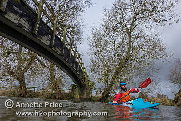 Paddler Mark Villa Vercella on the River Thames at Lechlade.