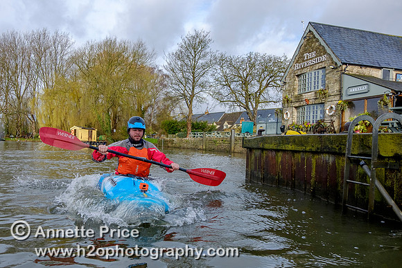 Paddler Mark Villa Vercella on the River Thames at Lechlade.