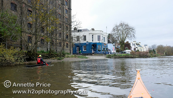Putney Bridge Canoe Club paddle to the Ship pub in Mortlake for Christmas Dinner