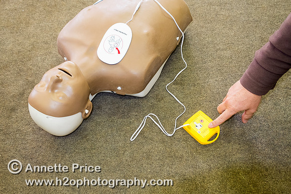 Classroom first aid - using defibrillators
