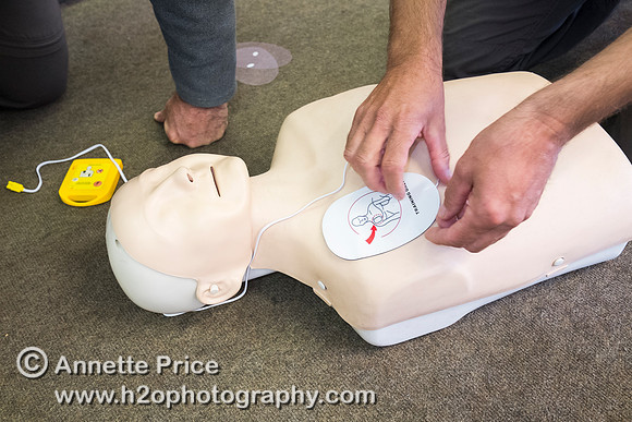 Classroom first aid - using defibrillators