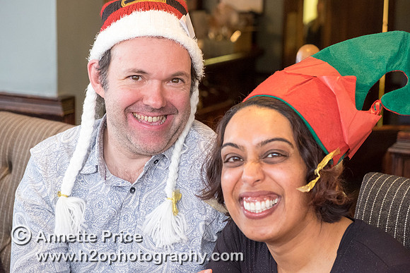 Putney Bridge Canoe Club paddle to the Ship pub in Mortlake for Christmas Dinner