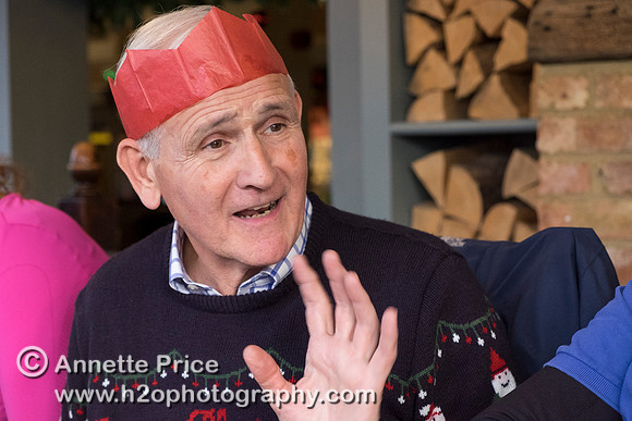 Putney Bridge Canoe Club paddle to the Ship pub in Mortlake for Christmas Dinner
