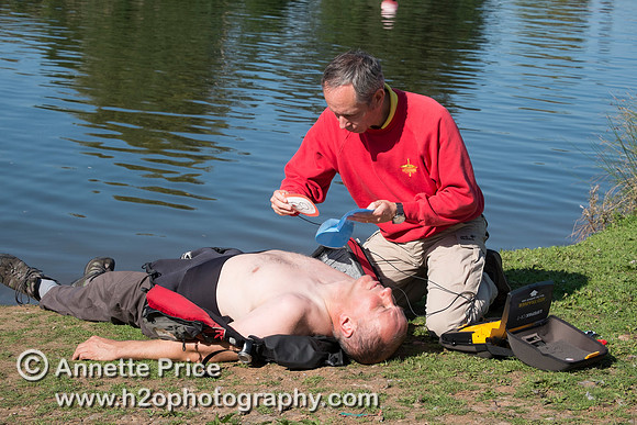 STEP-BY-STEP - using a defibrillator