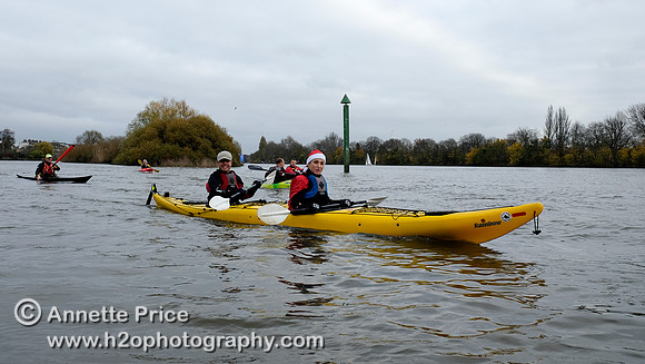 Putney Bridge Canoe Club paddle to the Ship pub in Mortlake for Christmas Dinner