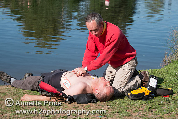 STEP-BY-STEP - using a defibrillator