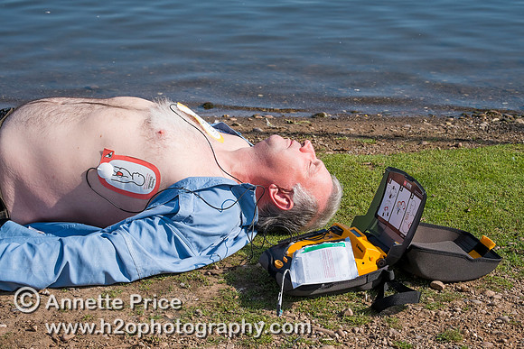 First aid outdoors - using a defibrillator