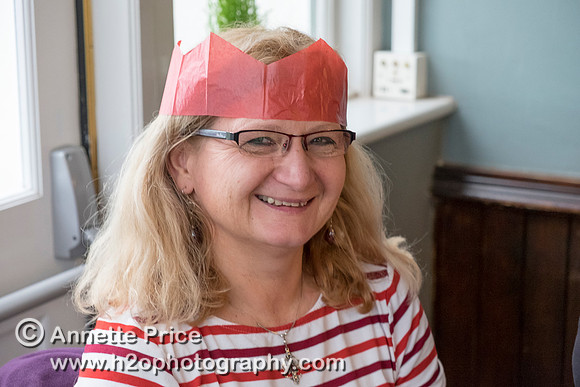 Putney Bridge Canoe Club paddle to the Ship pub in Mortlake for Christmas Dinner