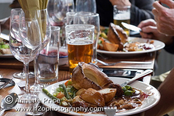 Putney Bridge Canoe Club paddle to the Ship pub in Mortlake for Christmas Dinner