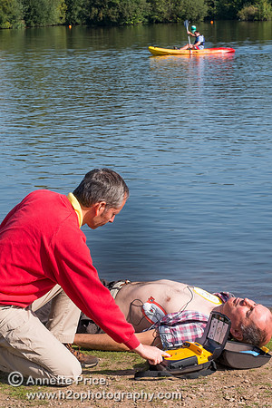 First aid outdoors - using a defibrillator