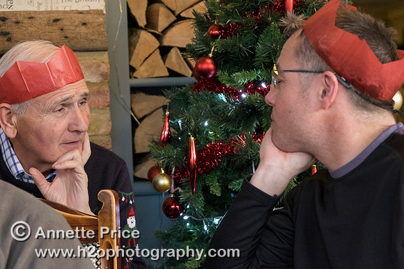 Putney Bridge Canoe Club paddle to the Ship pub in Mortlake for Christmas Dinner