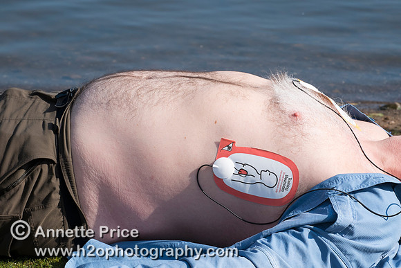 First aid outdoors - using a defibrillator