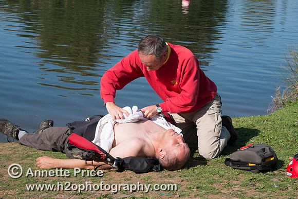 STEP-BY-STEP - using a defibrillator