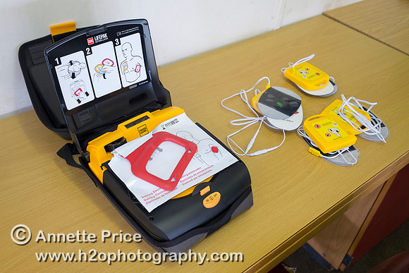 Classroom first aid - using defibrillators