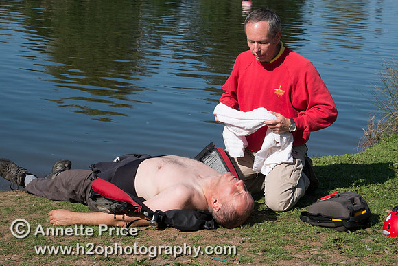 STEP-BY-STEP - using a defibrillator