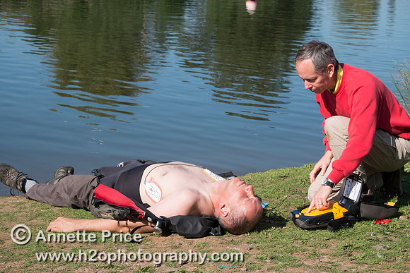 STEP-BY-STEP - using a defibrillator
