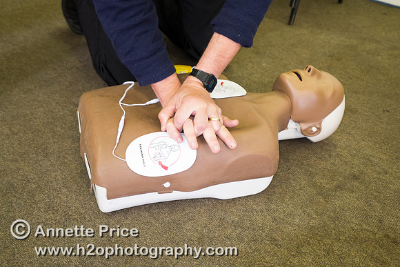 Classroom first aid - using defibrillators