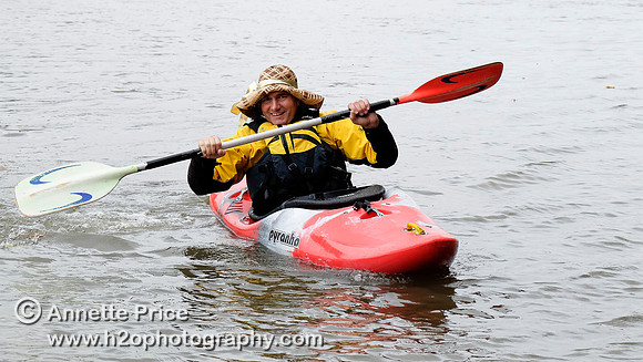 Putney Bridge Canoe Club paddle to the Ship pub in Mortlake for Christmas Dinner