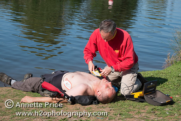 STEP-BY-STEP - using a defibrillator