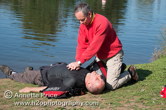 STEP-BY-STEP - using a defibrillator